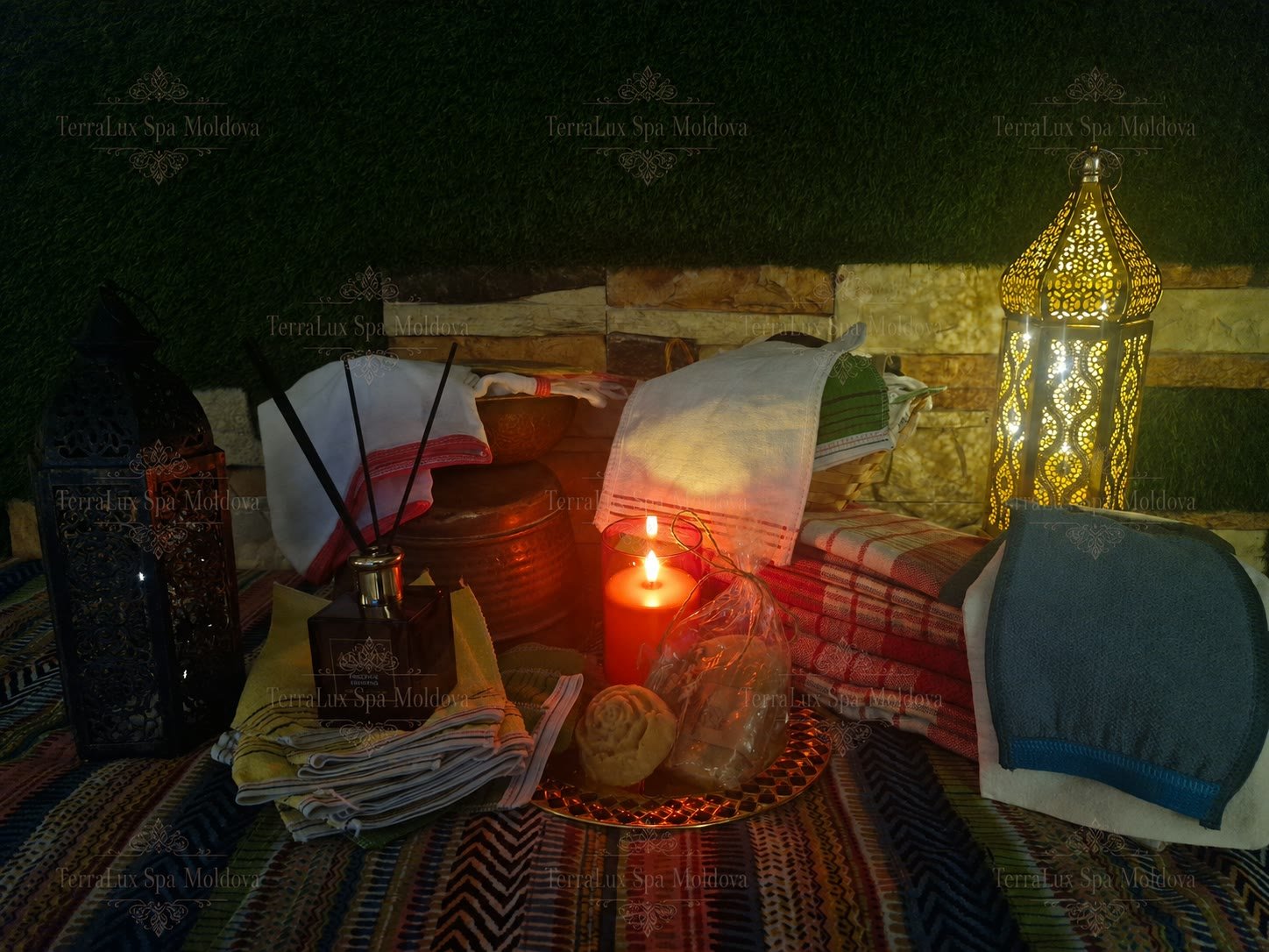 Accesorii autentice de Hammam — lanterne, vase de aramă, prosoape Peștemal, mănuși Kese și săpunuri naturale