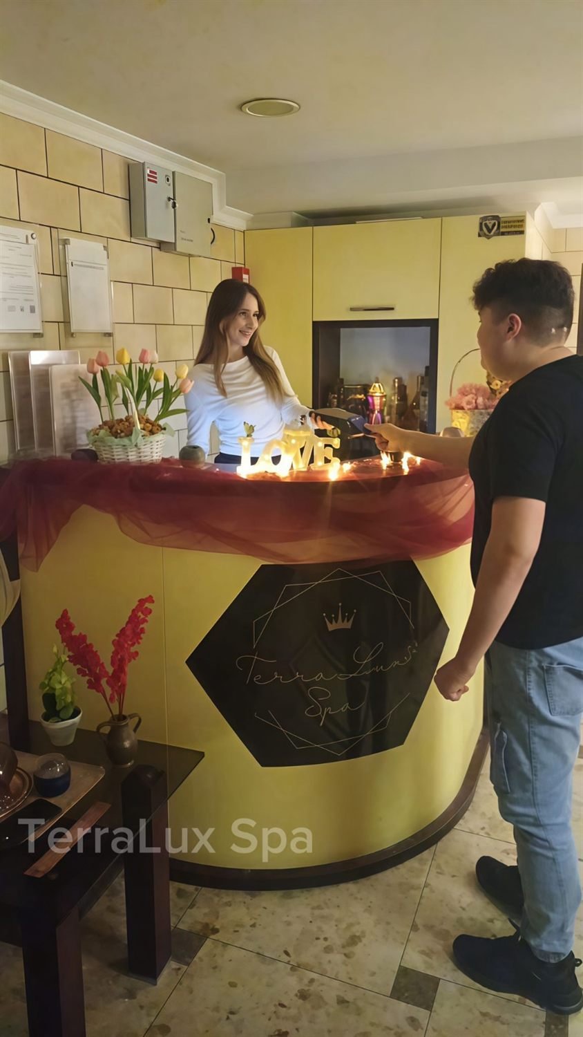 Recepția TerraLux SPA — întâmpinarea oaspeților, decor cu LOVE și flori