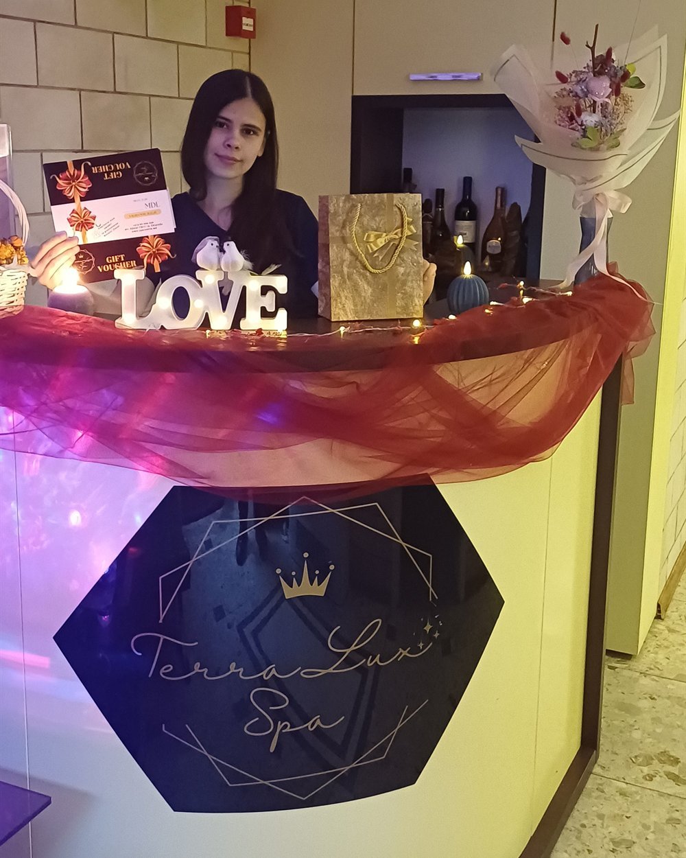 Gift Voucher TerraLux la recepția TerraLux Luxe Spa, Chișinău — decor cu LOVE, flori și lumini